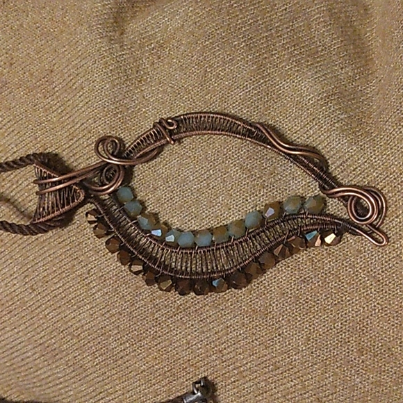 Handcrafted wire wrapped leaf necklace - Picture 2 of 3